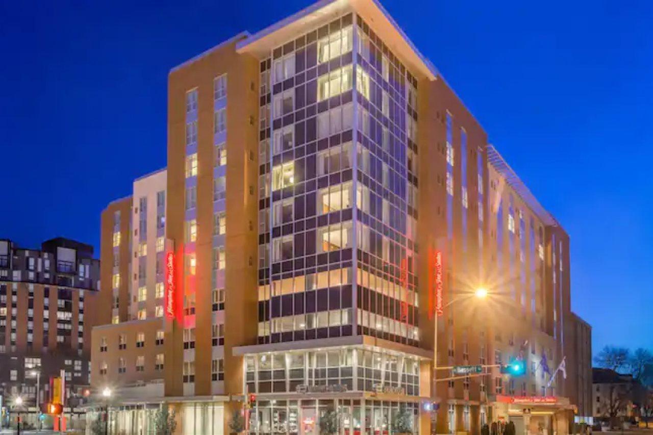Hampton Inn & Suites Madison Downtown Bagian luar foto