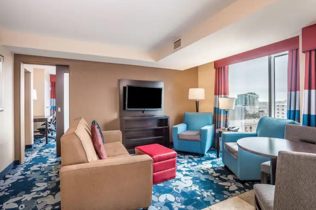 Hampton Inn & Suites Madison Downtown Bagian luar foto