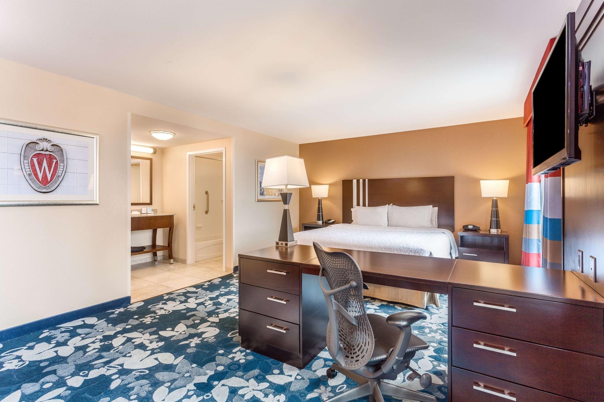 Hampton Inn & Suites Madison Downtown Bagian luar foto