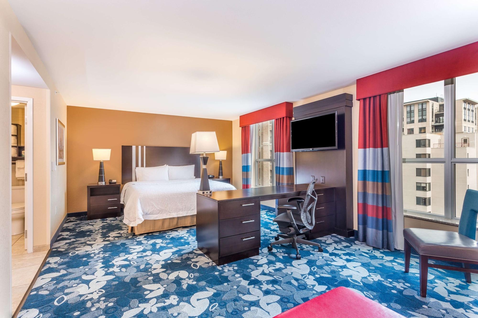 Hampton Inn & Suites Madison Downtown Bagian luar foto