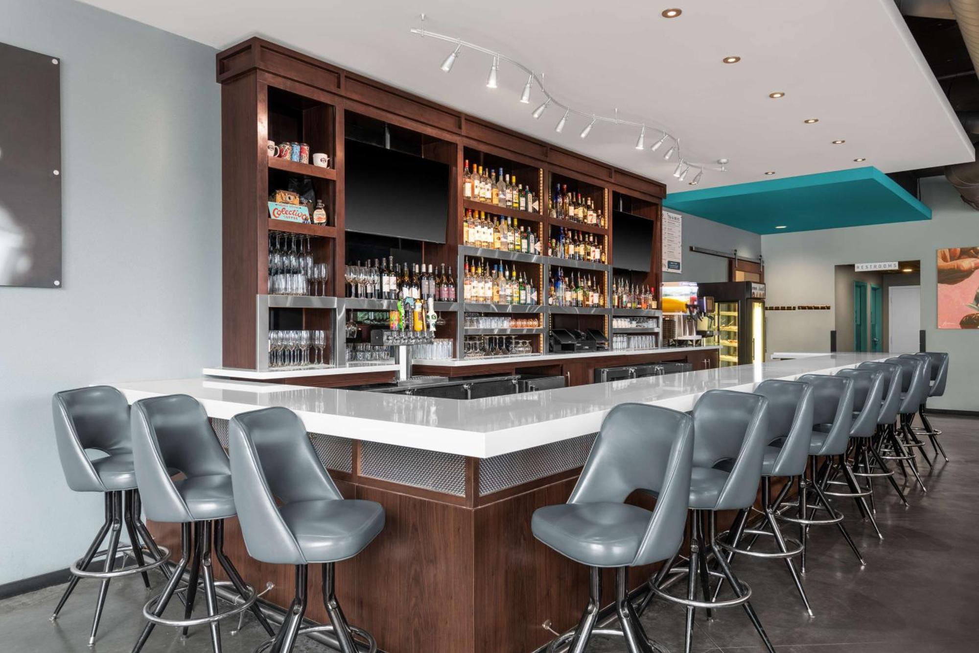 Hampton Inn & Suites Madison Downtown Bagian luar foto