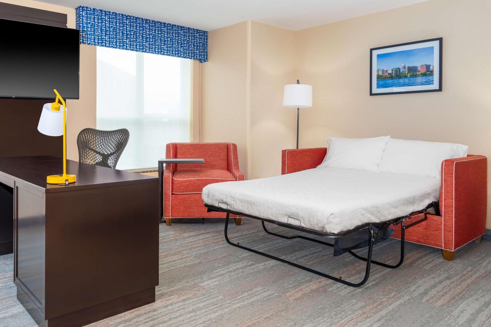 Hampton Inn & Suites Madison Downtown Bagian luar foto