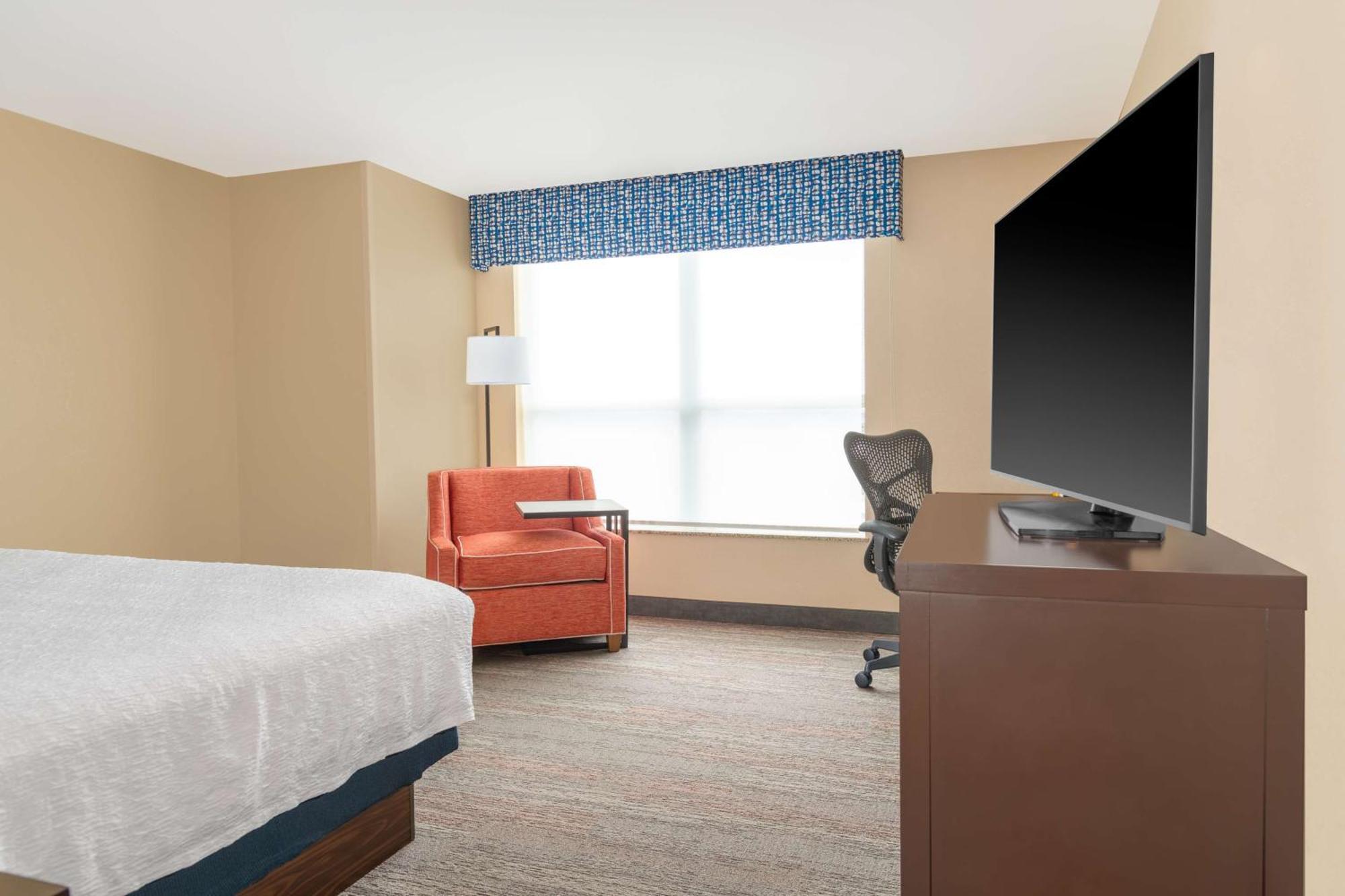 Hampton Inn & Suites Madison Downtown Bagian luar foto