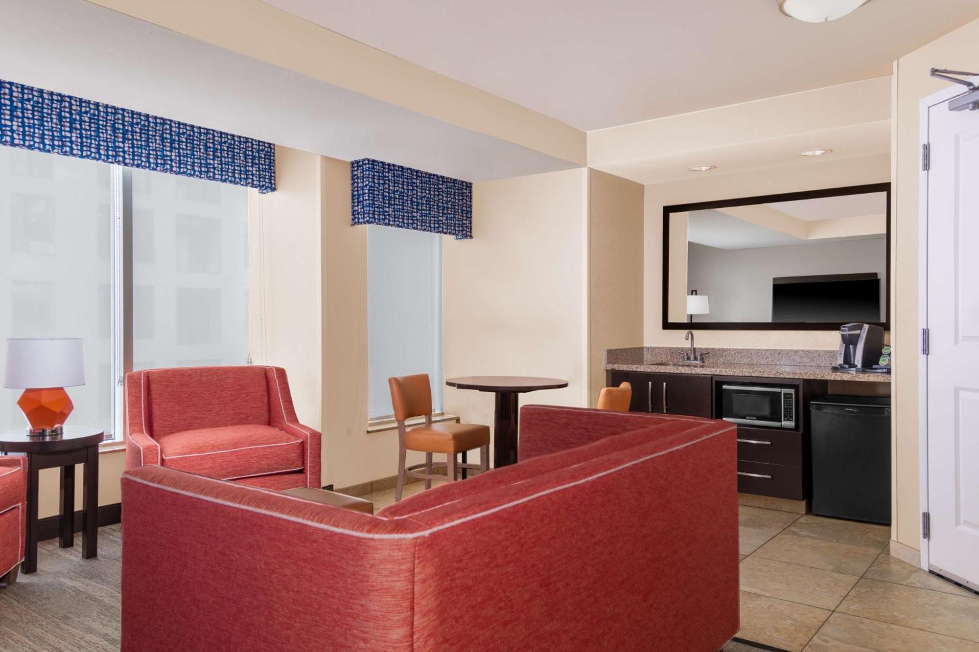 Hampton Inn & Suites Madison Downtown Bagian luar foto