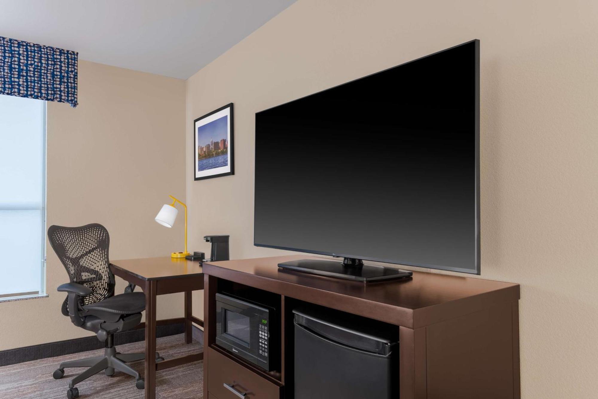 Hampton Inn & Suites Madison Downtown Bagian luar foto