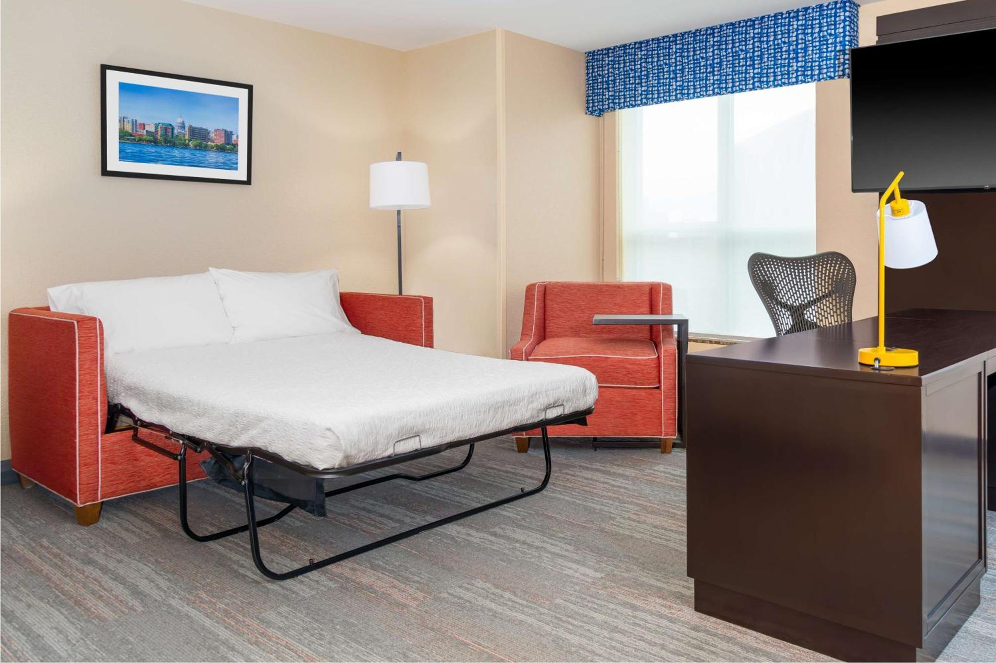 Hampton Inn & Suites Madison Downtown Bagian luar foto