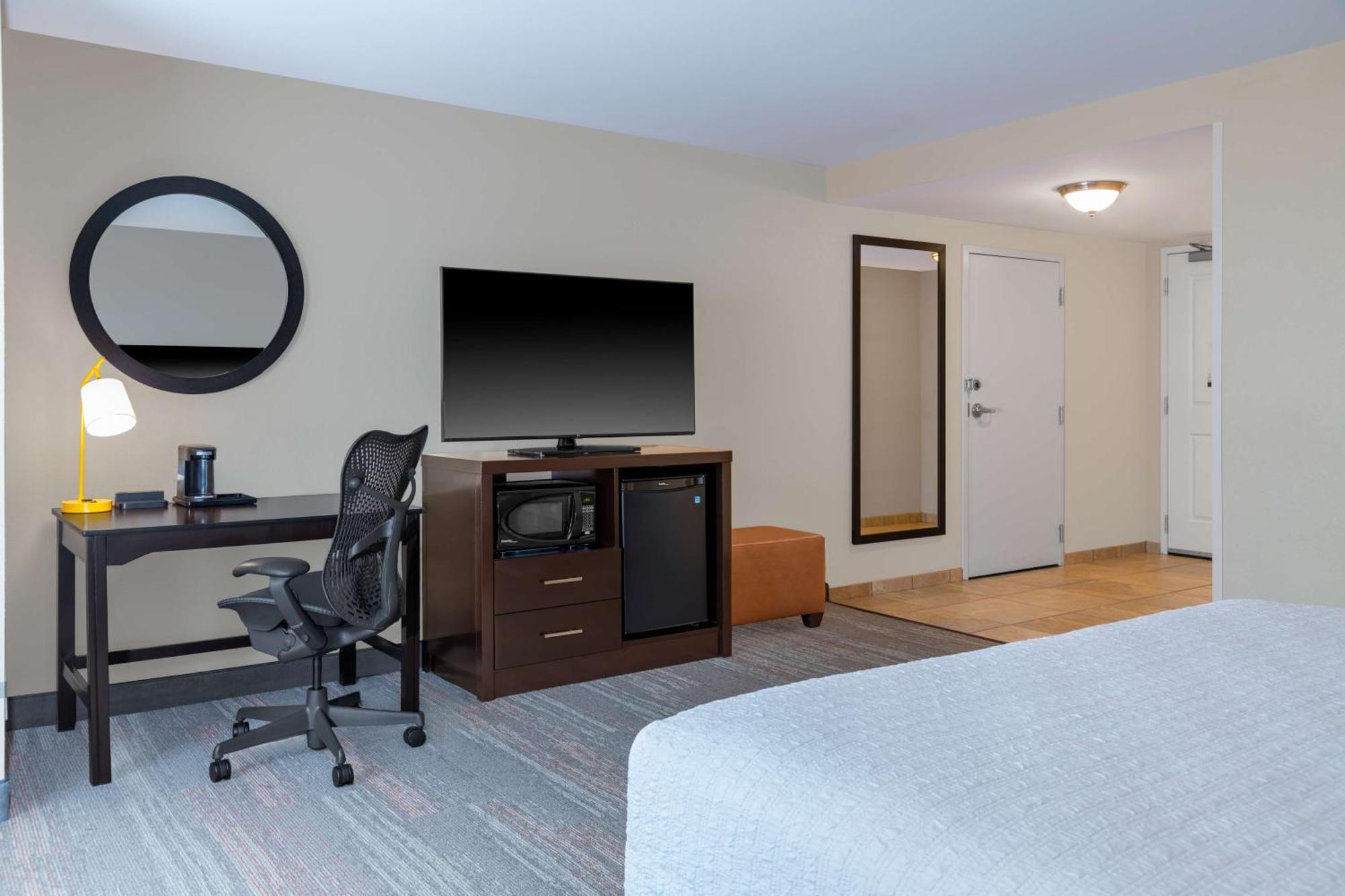 Hampton Inn & Suites Madison Downtown Bagian luar foto