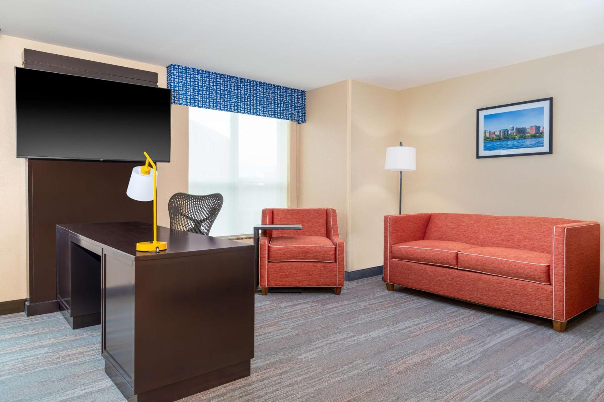 Hampton Inn & Suites Madison Downtown Bagian luar foto