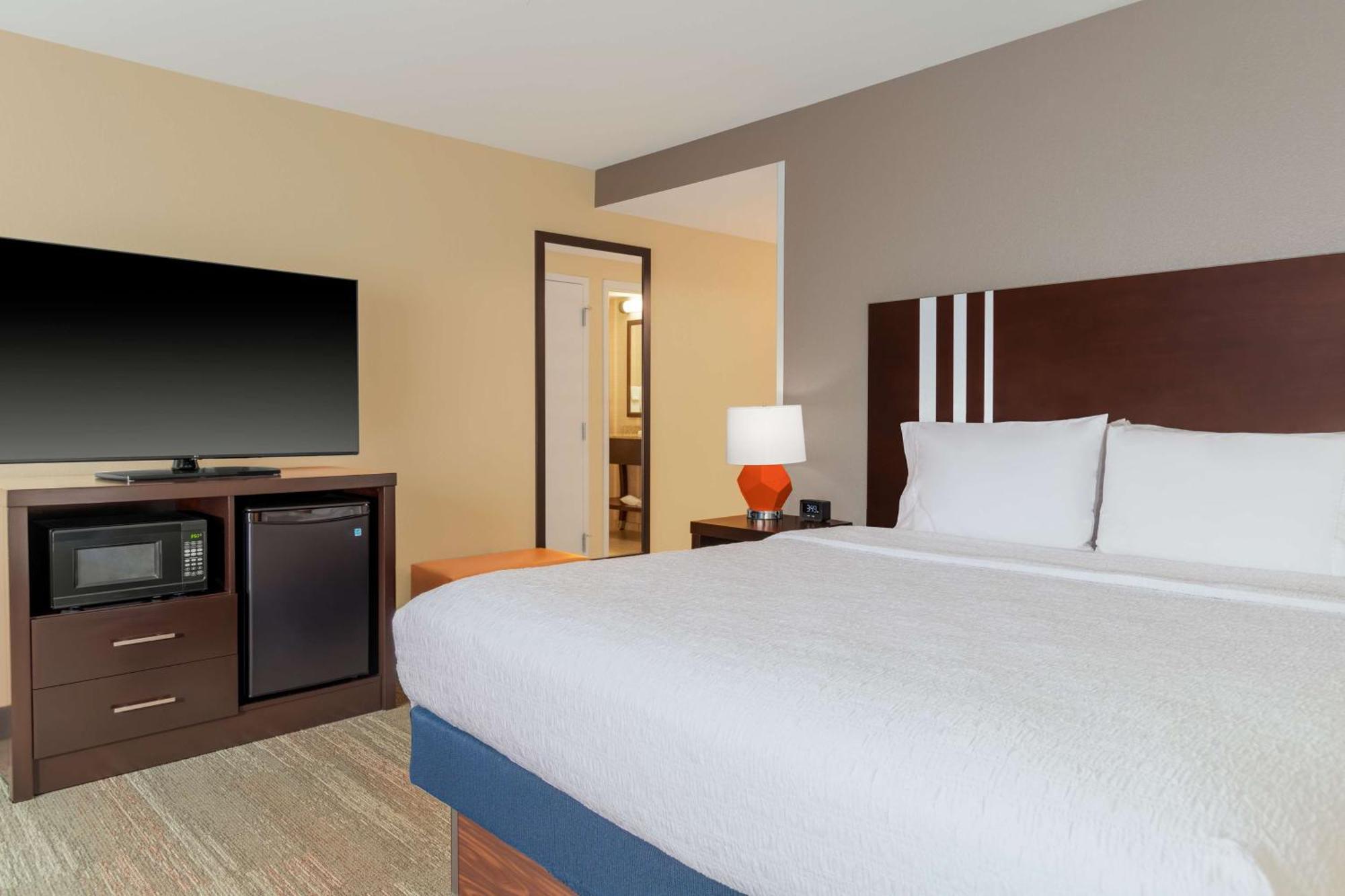 Hampton Inn & Suites Madison Downtown Bagian luar foto