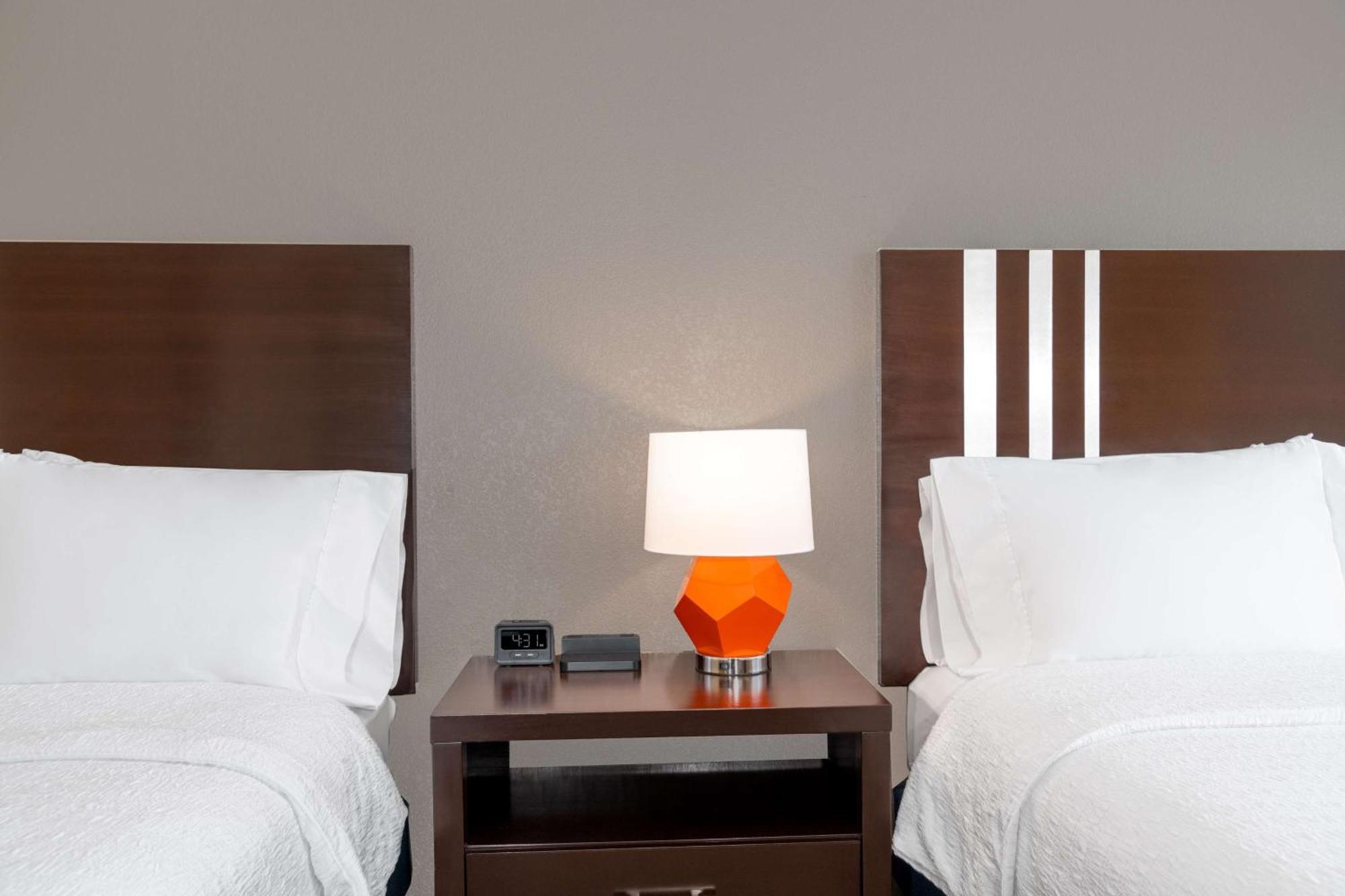 Hampton Inn & Suites Madison Downtown Bagian luar foto