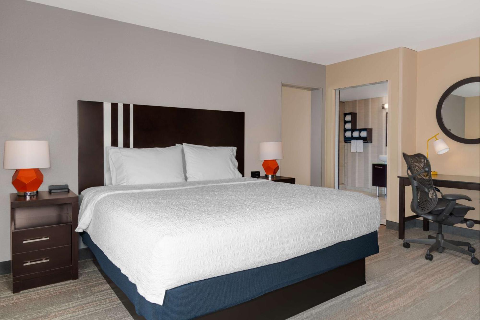 Hampton Inn & Suites Madison Downtown Bagian luar foto