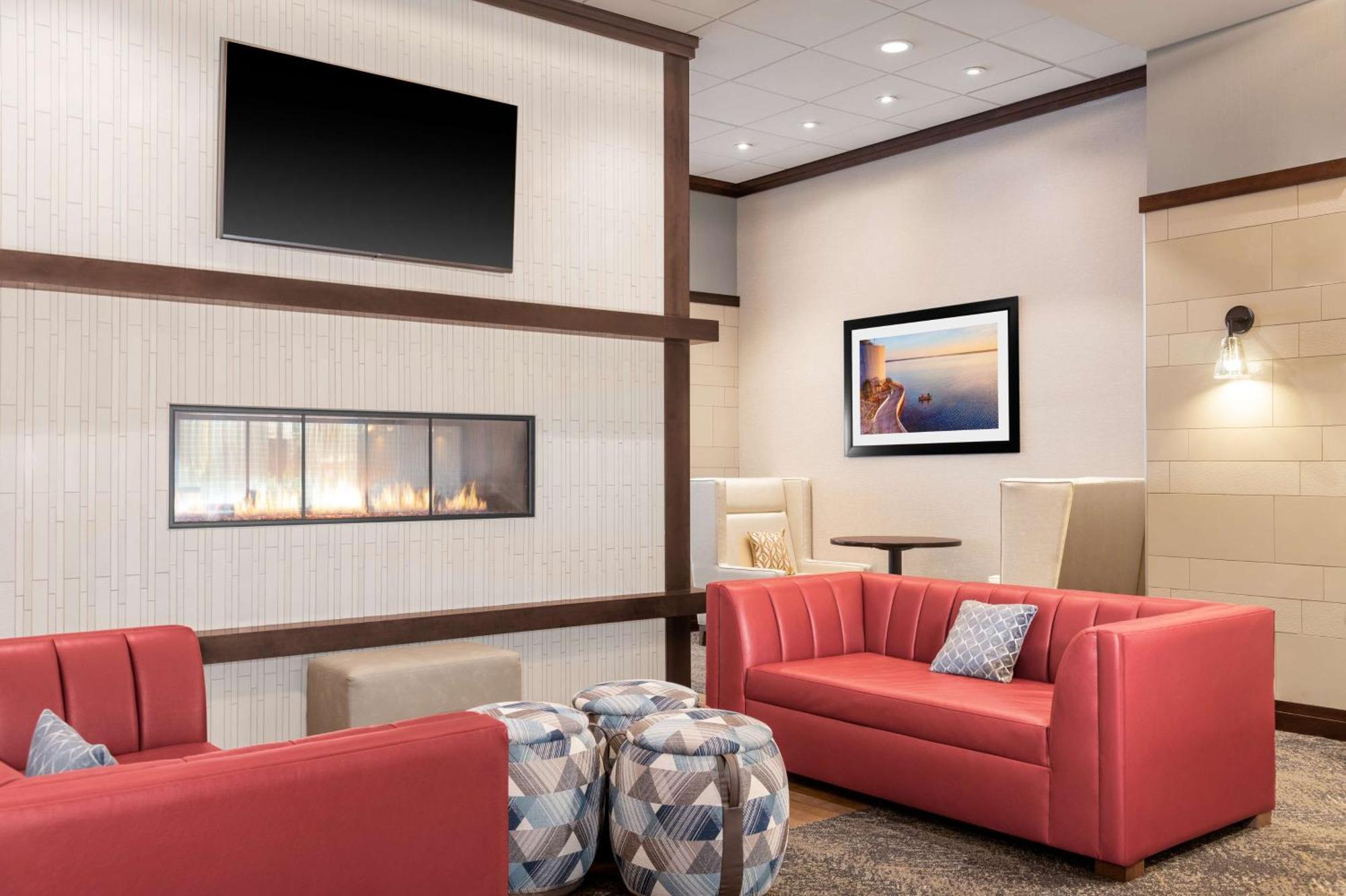 Hampton Inn & Suites Madison Downtown Bagian luar foto