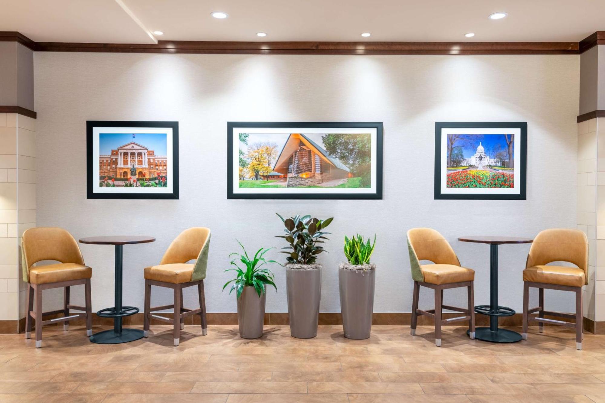 Hampton Inn & Suites Madison Downtown Bagian luar foto