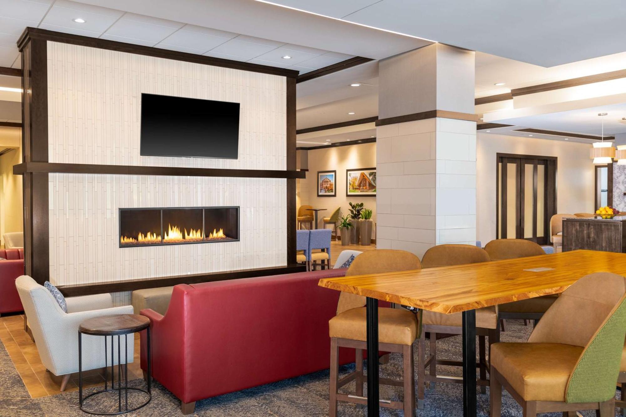 Hampton Inn & Suites Madison Downtown Bagian luar foto