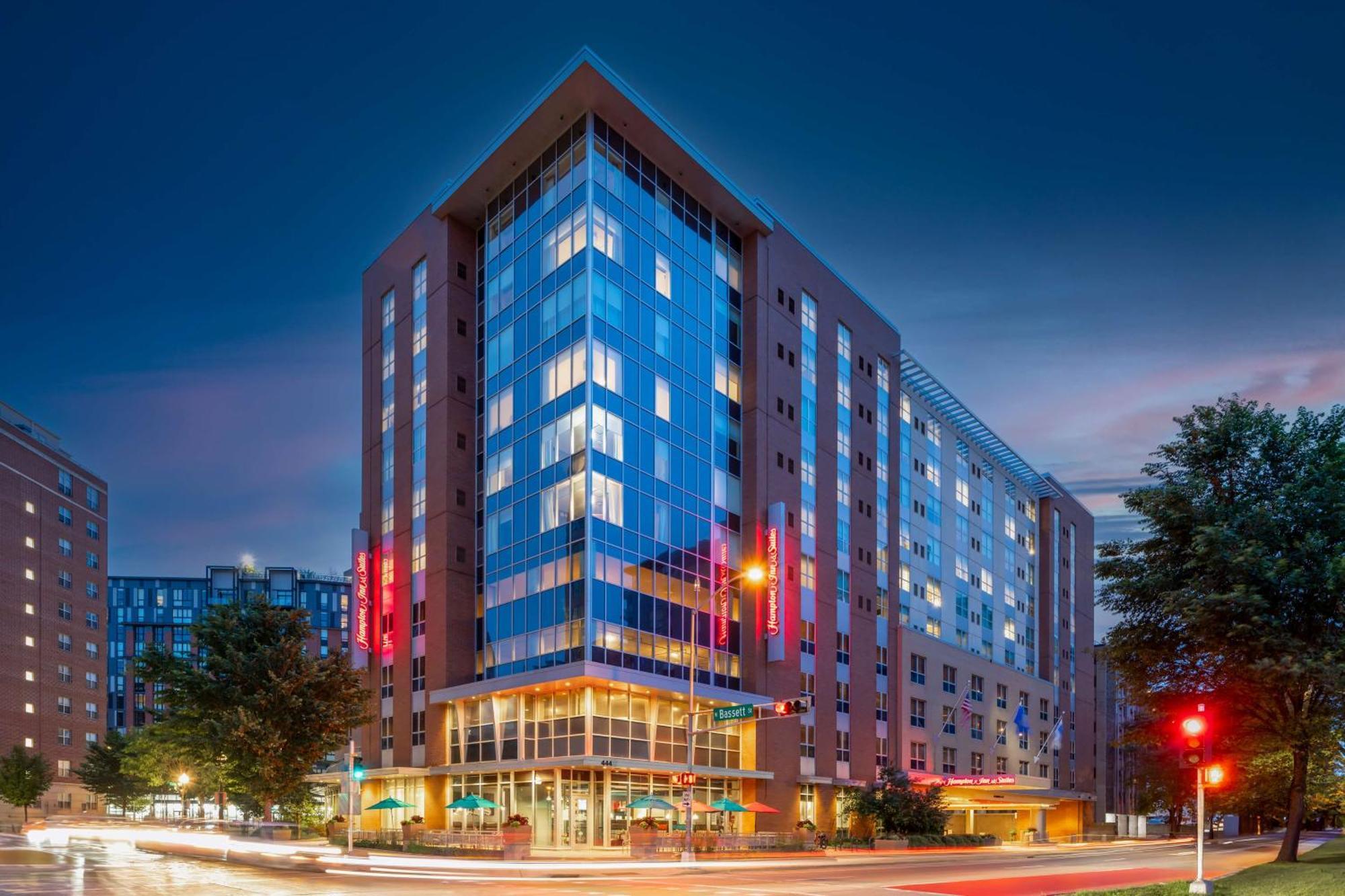 Hampton Inn & Suites Madison Downtown Bagian luar foto